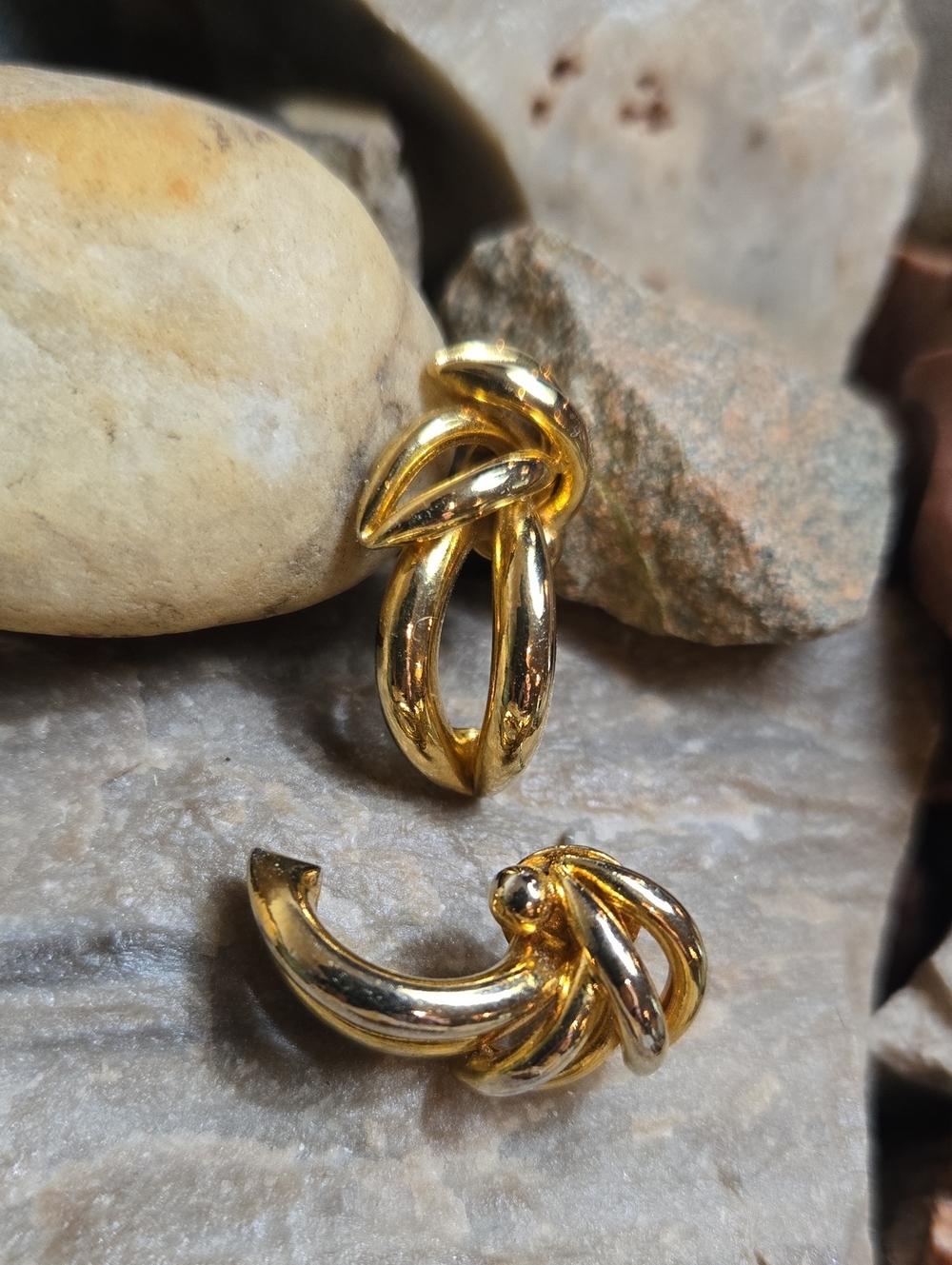 Vtg Gold tone "Shrimp" Cluster Earrings - Picture 2 of 6